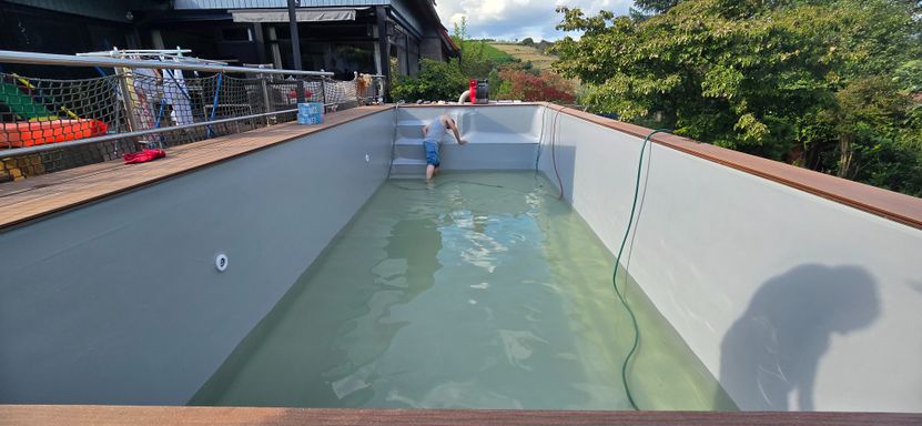 Exakte Folienanpassung an Treppen und Einbauteile durch Vakuumeinzug