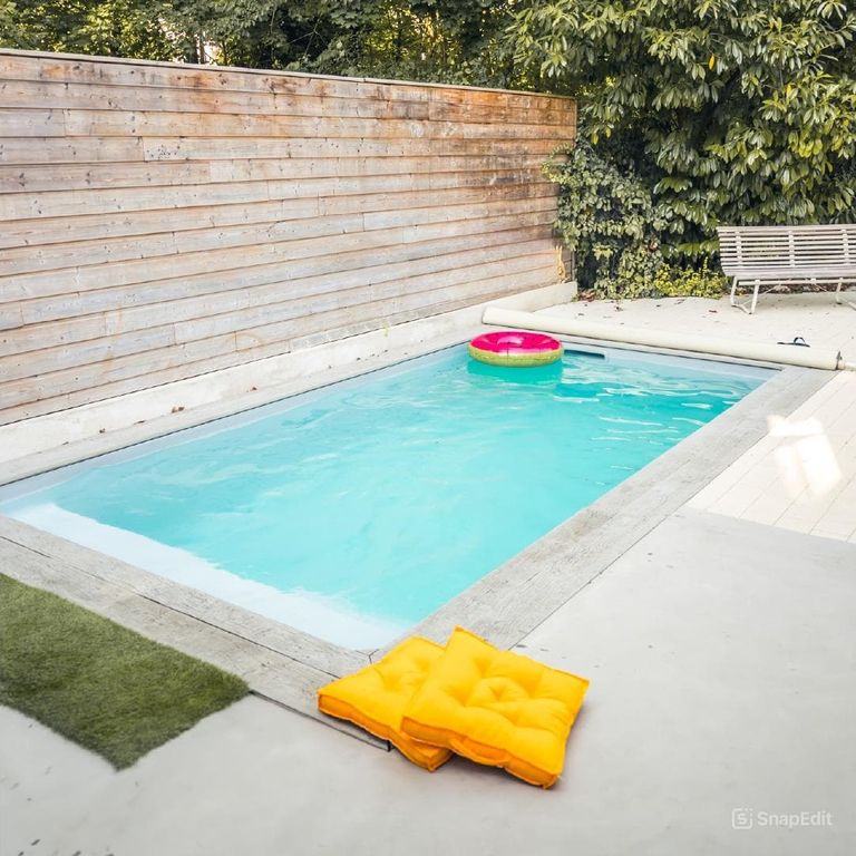 Kompaktpool KP400-M in 4x2,5 m mit seitlicher Treppe und weißer Innenauskleidung